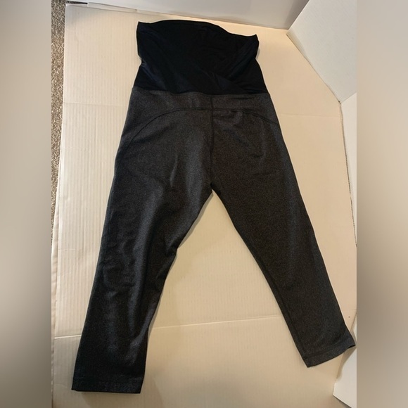 Isabel Maternity capris in size XS - Picture 2 of 6